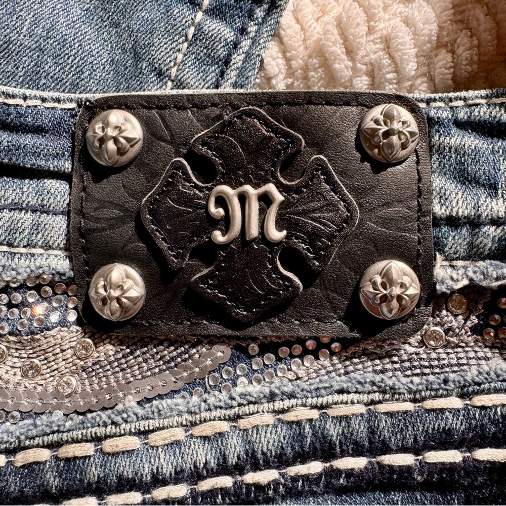 Miss Me Y2K Bootcut Jean Bling Embellished Distressed Silver Studs Size 24 - Picture 2 of 11